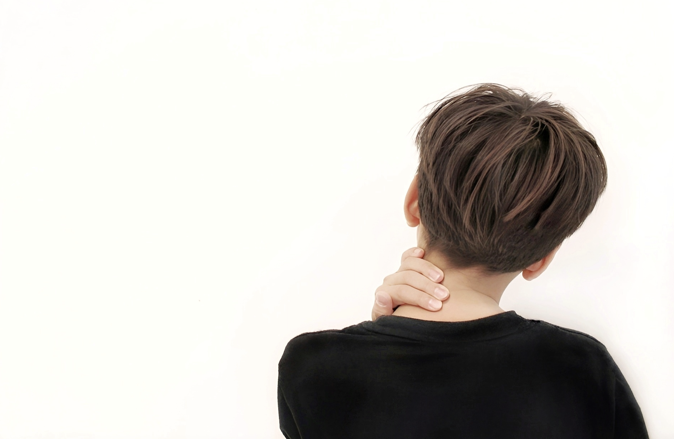 朝起きると首が痛い原因とは？枕が合っていないサインと正しい枕選び