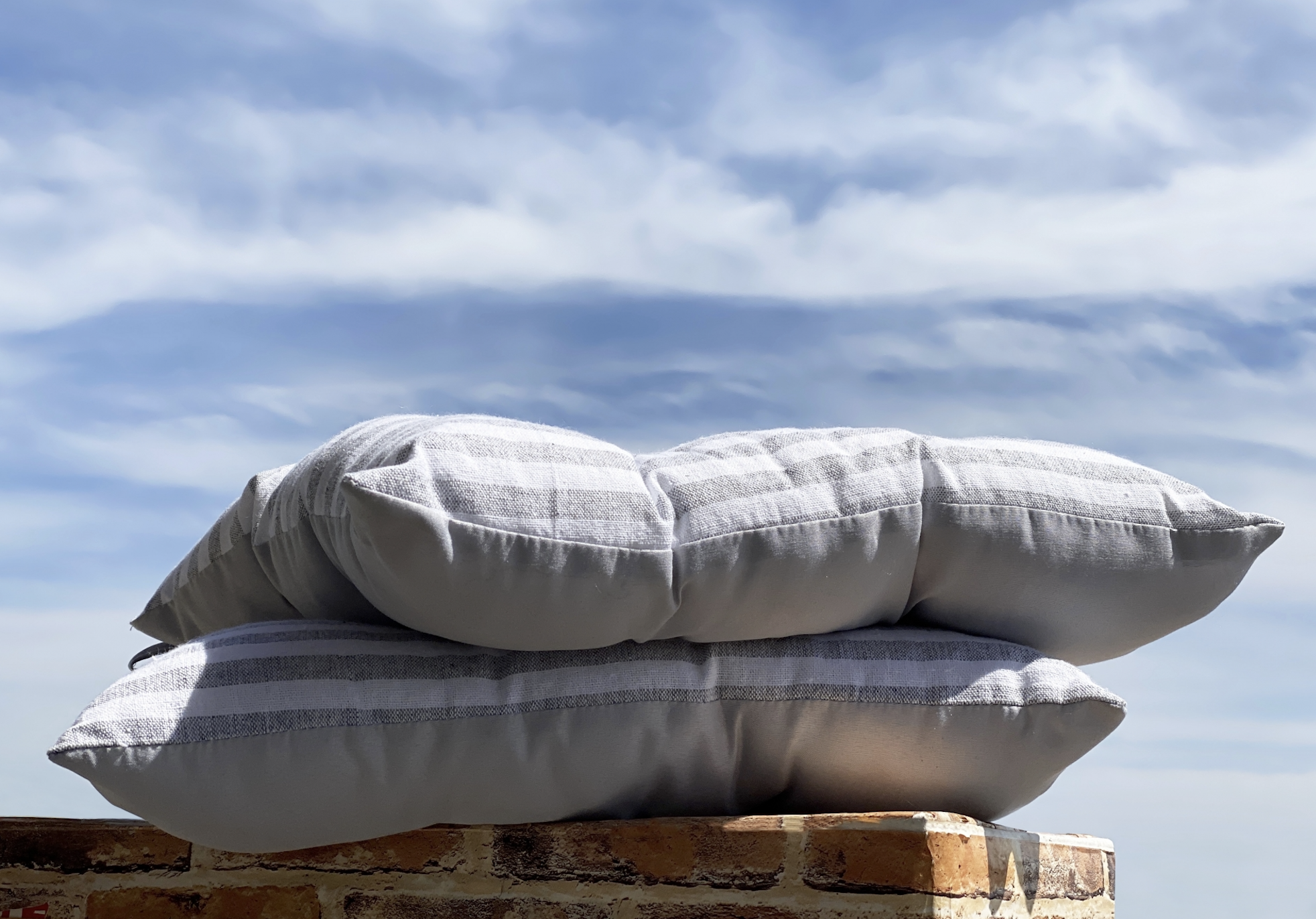 枕の寿命は何年？買い替えサインと長持ちさせる方法を寝具専門店が解説